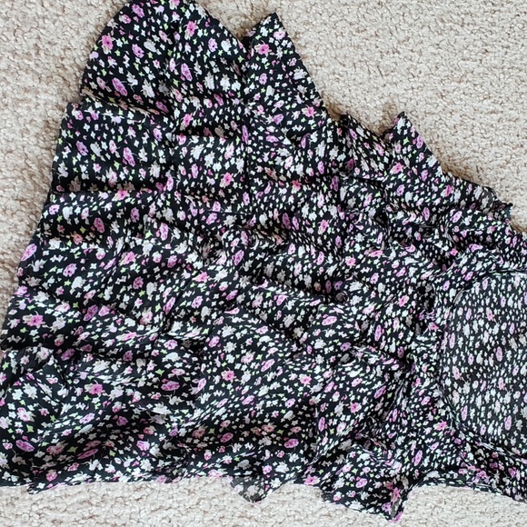 Pretty Express Lightweight Tiered Ruffles Floral Black Tank Top - Picture 10 of 10